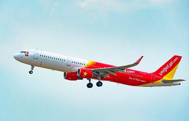 Hãng hàng không Vietjet làm thủ tục trực tuyến